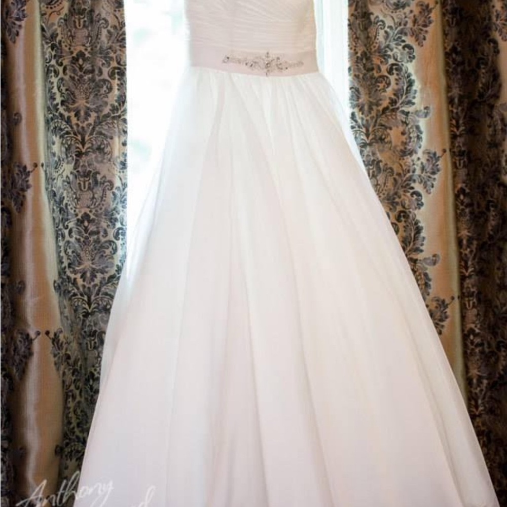 Kathy Ireland Weddings Elegant Cream Gown